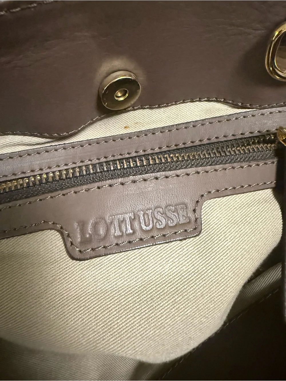 LOTTUSSE Classic Brown Leather Satchel